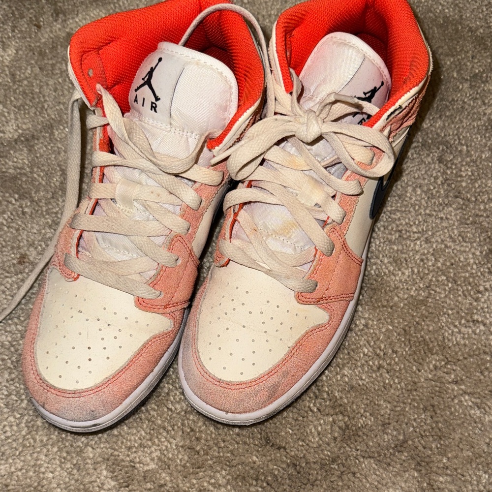 Nike Air Sneakers with Orange and Cream Highlights New just need to be washed